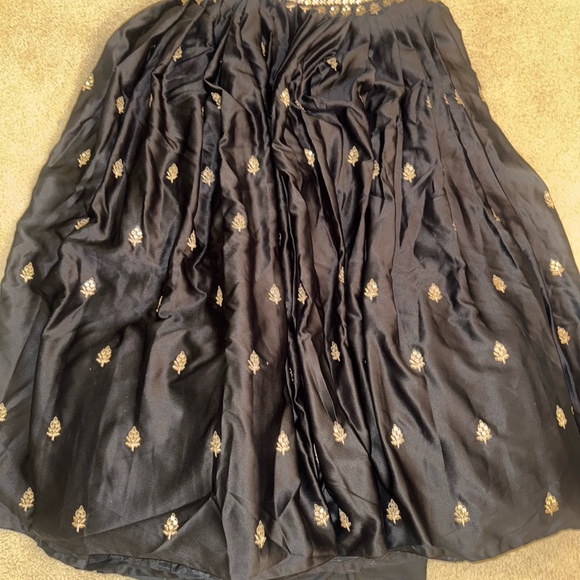 Black and Gold Embroidered Lehenga Set - Picture 12 of 12